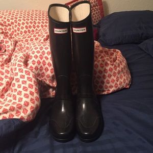 Size 10 Hunter rain boots, always in style 🌟